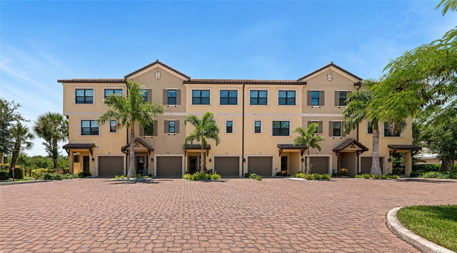 Sarasota, Florida 34231, 4 Bedroom Bedrooms, ,3 Bathroombathrooms,Residential,For Sale,Cannes,0,Mfra4703902