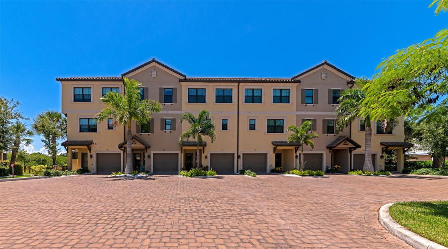 Sarasota, Florida 34231, 4 Bedroom Bedrooms, ,3 Bathroombathrooms,Residential,For Sale,Cannes,0,Mfra4703902