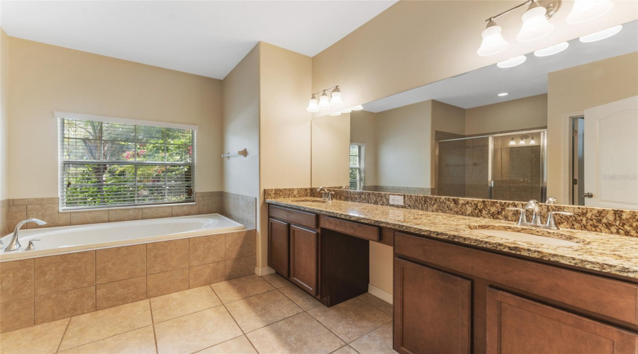 Ruskin, Florida 33570, 4 Bedroom Bedrooms, ,3 Bathroombathrooms,Residential,For Sale,Yukon Cliff,0,Mfrtb8539066