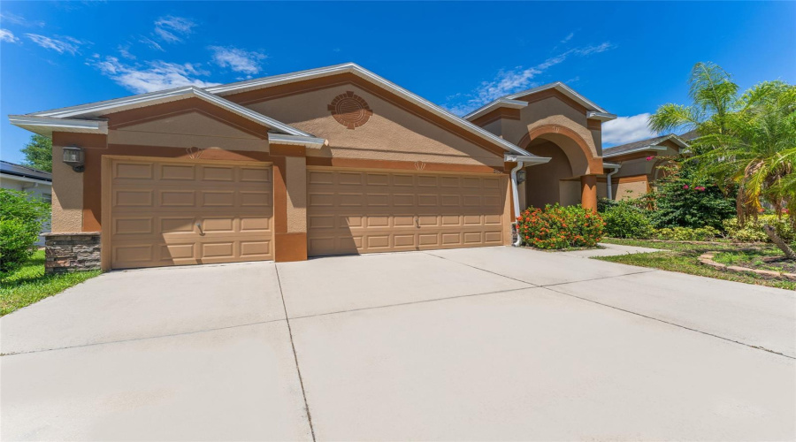 Ruskin, Florida 33570, 4 Bedroom Bedrooms, ,3 Bathroombathrooms,Residential,For Sale,Yukon Cliff,0,Mfrtb8539066
