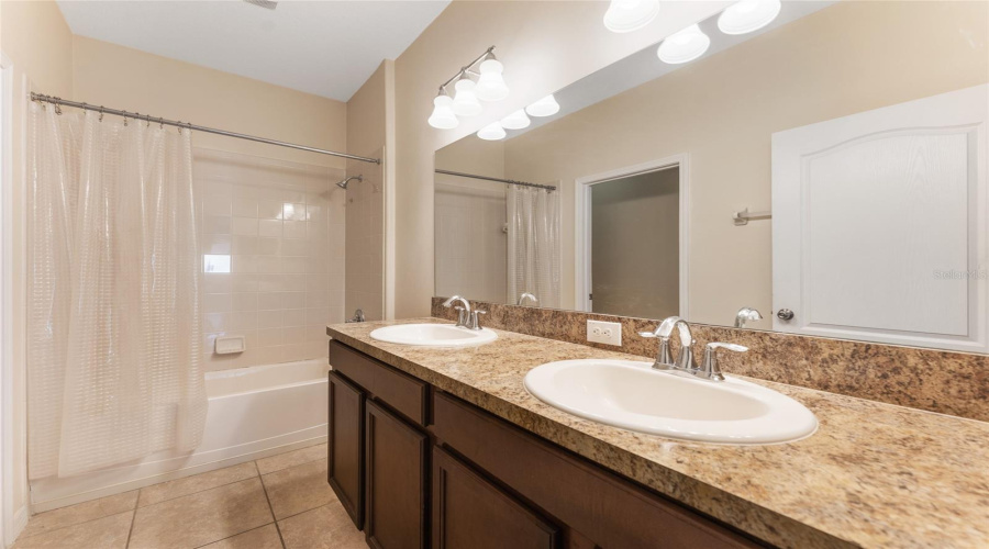 Ruskin, Florida 33570, 4 Bedroom Bedrooms, ,3 Bathroombathrooms,Residential,For Sale,Yukon Cliff,0,Mfrtb8539066