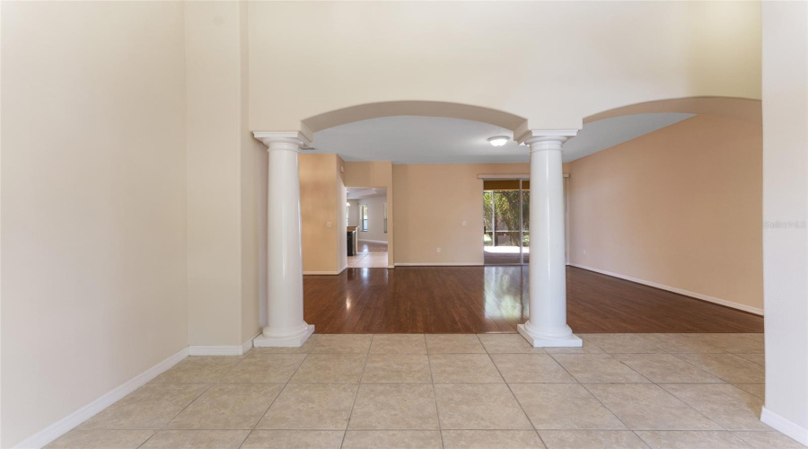 Ruskin, Florida 33570, 4 Bedroom Bedrooms, ,3 Bathroombathrooms,Residential,For Sale,Yukon Cliff,0,Mfrtb8539066