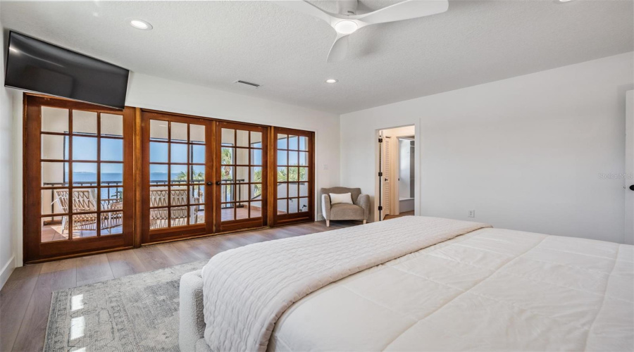 Palm Harbor, Florida 34683, 5 Bedroom Bedrooms, ,4 Bathroombathrooms,Residential,For Sale,Carlyle,0,Mfrtb8542497