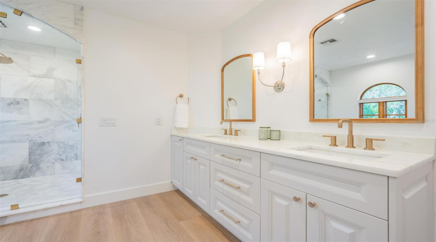 Palm Harbor, Florida 34683, 5 Bedroom Bedrooms, ,4 Bathroombathrooms,Residential,For Sale,Carlyle,0,Mfrtb8542497