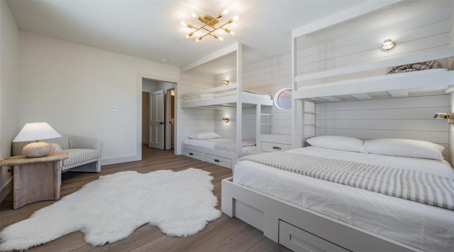 Palm Harbor, Florida 34683, 5 Bedroom Bedrooms, ,4 Bathroombathrooms,Residential,For Sale,Carlyle,0,Mfrtb8542497