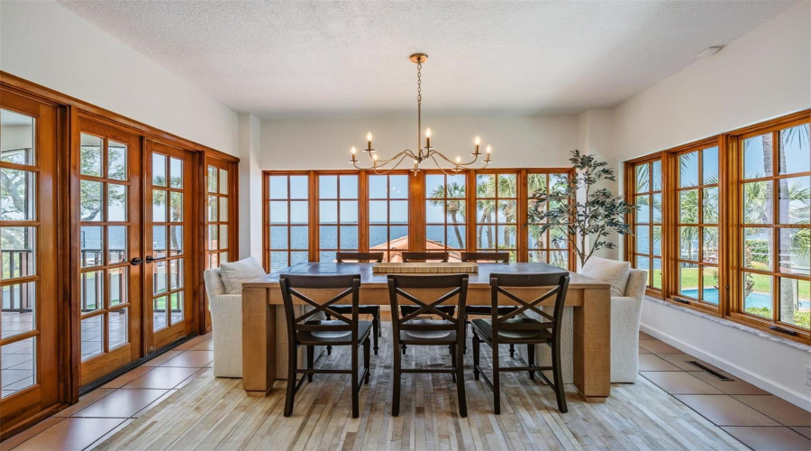 Palm Harbor, Florida 34683, 5 Bedroom Bedrooms, ,4 Bathroombathrooms,Residential,For Sale,Carlyle,0,Mfrtb8542497