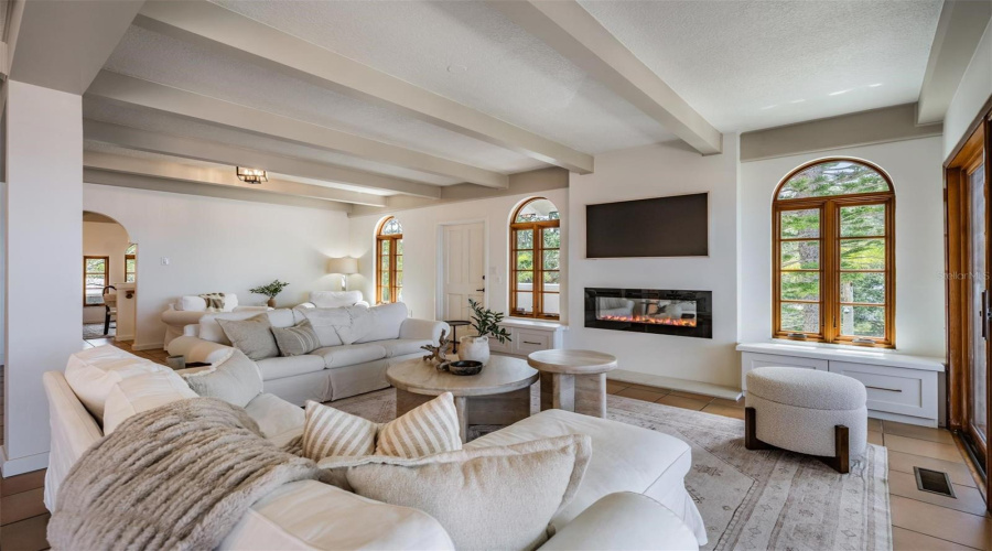 Palm Harbor, Florida 34683, 5 Bedroom Bedrooms, ,4 Bathroombathrooms,Residential,For Sale,Carlyle,0,Mfrtb8542497