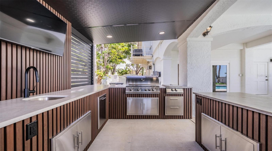 Palm Harbor, Florida 34683, 5 Bedroom Bedrooms, ,4 Bathroombathrooms,Residential,For Sale,Carlyle,0,Mfrtb8542497