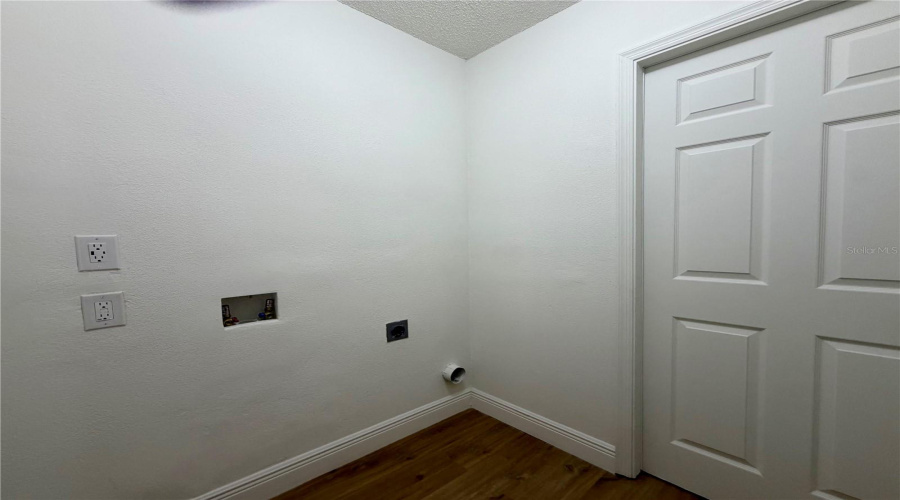 Orlando, Florida 32837, 4 Bedroom Bedrooms, ,2 Bathroombathrooms,Residential,For Sale,Eyas,0,Mfro6436625