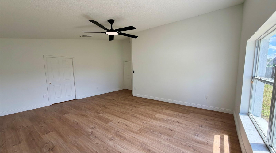 Orlando, Florida 32837, 4 Bedroom Bedrooms, ,2 Bathroombathrooms,Residential,For Sale,Eyas,0,Mfro6436625