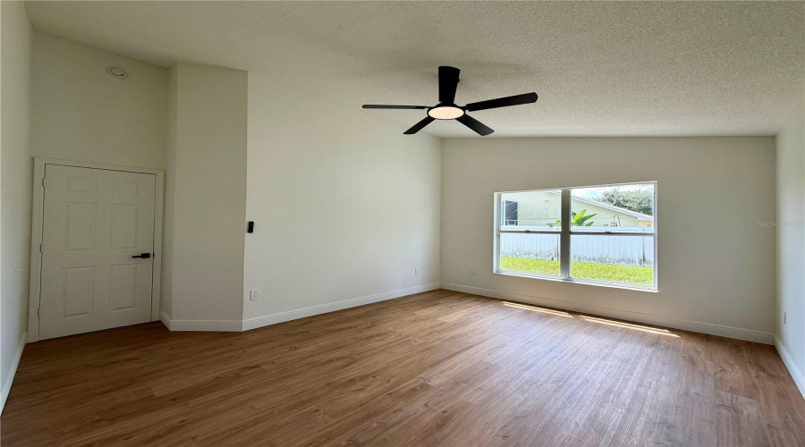 Orlando, Florida 32837, 4 Bedroom Bedrooms, ,2 Bathroombathrooms,Residential,For Sale,Eyas,0,Mfro6436625