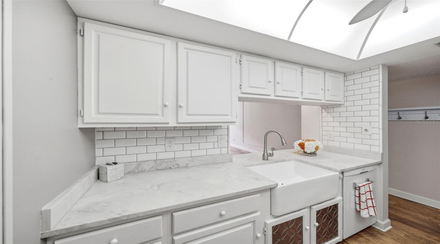 Tampa, Florida 33618, 1 Bedroom Bedrooms, ,1 Bathroombathrooms,Residential,For Sale,Village,0,Mfrg5116963