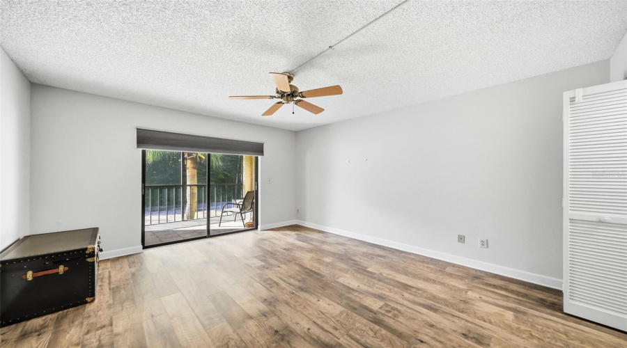 Tampa, Florida 33618, 1 Bedroom Bedrooms, ,1 Bathroombathrooms,Residential,For Sale,Village,0,Mfrg5116963
