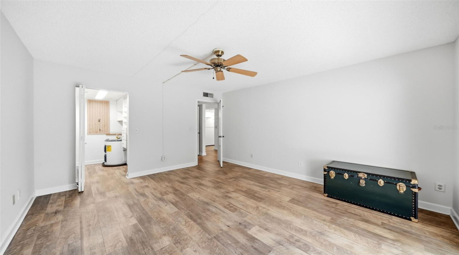 Tampa, Florida 33618, 1 Bedroom Bedrooms, ,1 Bathroombathrooms,Residential,For Sale,Village,0,Mfrg5116963