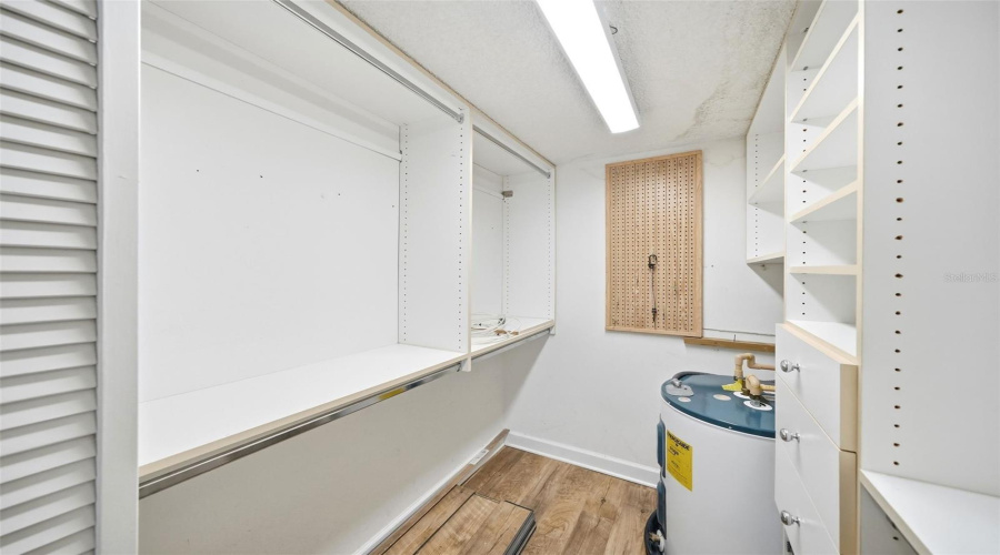 Tampa, Florida 33618, 1 Bedroom Bedrooms, ,1 Bathroombathrooms,Residential,For Sale,Village,0,Mfrg5116963