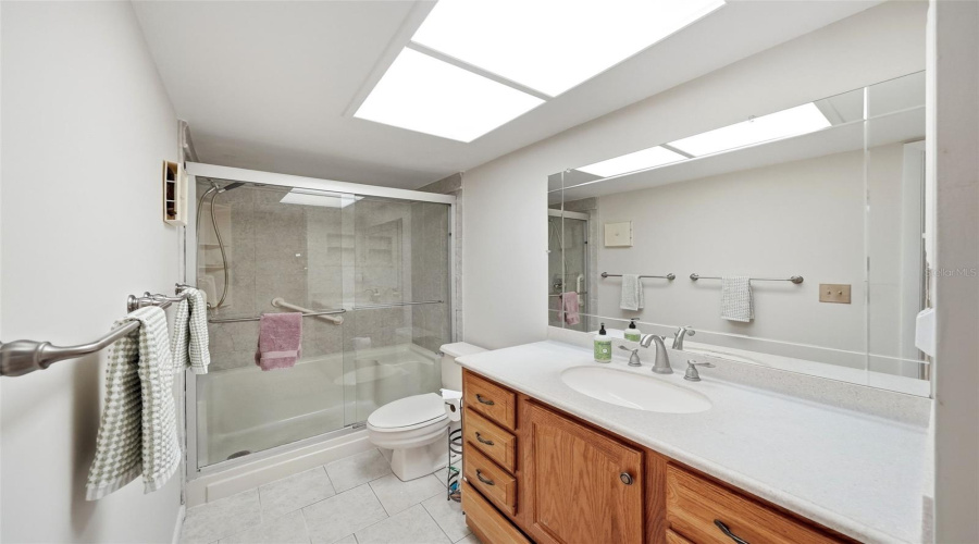 Tampa, Florida 33618, 1 Bedroom Bedrooms, ,1 Bathroombathrooms,Residential,For Sale,Village,0,Mfrg5116963