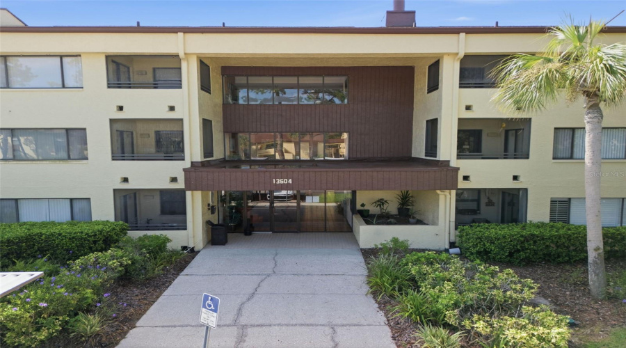 Tampa, Florida 33618, 1 Bedroom Bedrooms, ,1 Bathroombathrooms,Residential,For Sale,Village,0,Mfrg5116963