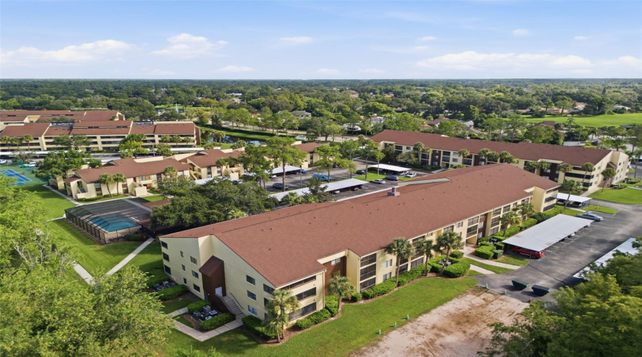 Tampa, Florida 33618, 1 Bedroom Bedrooms, ,1 Bathroombathrooms,Residential,For Sale,Village,0,Mfrg5116963