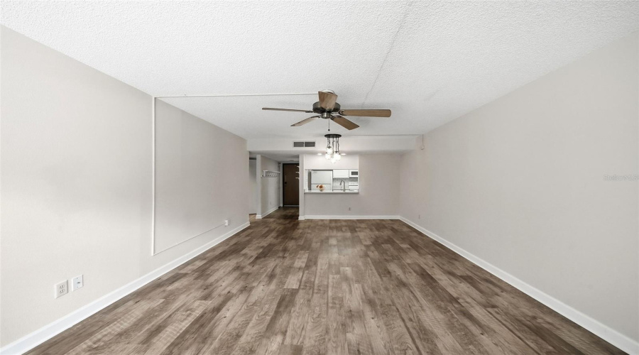 Tampa, Florida 33618, 1 Bedroom Bedrooms, ,1 Bathroombathrooms,Residential,For Sale,Village,0,Mfrg5116963