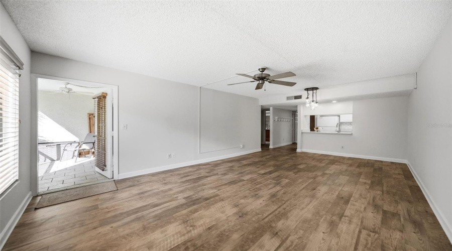 Tampa, Florida 33618, 1 Bedroom Bedrooms, ,1 Bathroombathrooms,Residential,For Sale,Village,0,Mfrg5116963