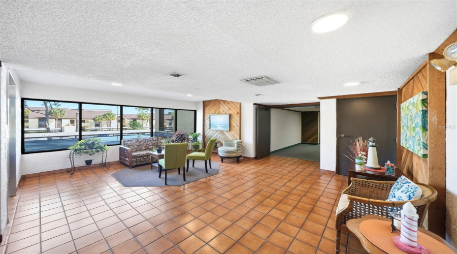 Tampa, Florida 33618, 1 Bedroom Bedrooms, ,1 Bathroombathrooms,Residential,For Sale,Village,0,Mfrg5116963