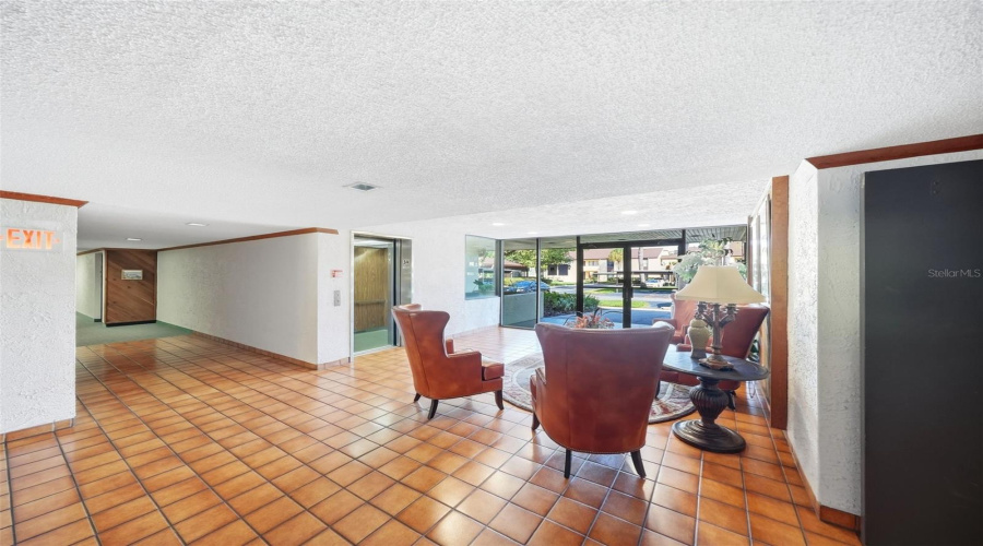 Tampa, Florida 33618, 1 Bedroom Bedrooms, ,1 Bathroombathrooms,Residential,For Sale,Village,0,Mfrg5116963