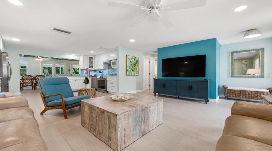 Holmes Beach, Florida 34217, 2 Bedroom Bedrooms, ,2 Bathroombathrooms,Residential,For Sale,Bay Palms,0,Mfra4703735