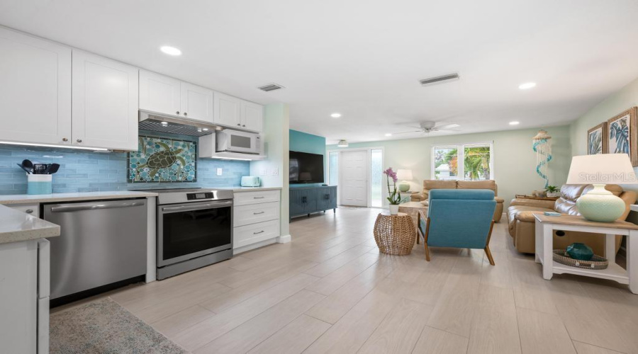 Holmes Beach, Florida 34217, 2 Bedroom Bedrooms, ,2 Bathroombathrooms,Residential,For Sale,Bay Palms,0,Mfra4703735