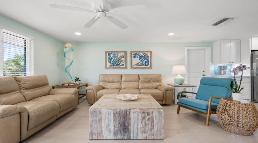 Holmes Beach, Florida 34217, 2 Bedroom Bedrooms, ,2 Bathroombathrooms,Residential,For Sale,Bay Palms,0,Mfra4703735