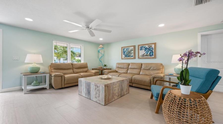 Holmes Beach, Florida 34217, 2 Bedroom Bedrooms, ,2 Bathroombathrooms,Residential,For Sale,Bay Palms,0,Mfra4703735