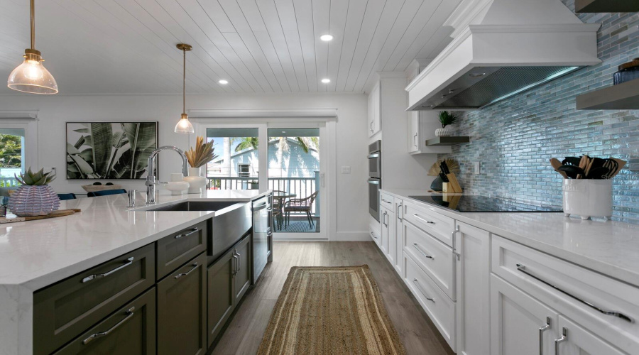 Bradenton Beach, Florida 34217, 5 Bedroom Bedrooms, ,4 Bathroombathrooms,Residential,For Sale,Avenue B,0,Mfrtb8541696