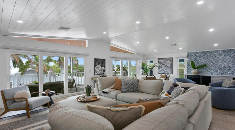 Bradenton Beach, Florida 34217, 5 Bedroom Bedrooms, ,4 Bathroombathrooms,Residential,For Sale,Avenue B,0,Mfrtb8541696