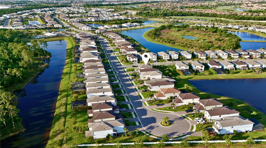 Lakewood Ranch, Florida 34211, 4 Bedroom Bedrooms, ,3 Bathroombathrooms,Residential,For Sale,Bluestar,0,Mfra4691201