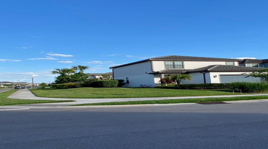 Lakewood Ranch, Florida 34211, 4 Bedroom Bedrooms, ,3 Bathroombathrooms,Residential,For Sale,Bluestar,0,Mfra4691201