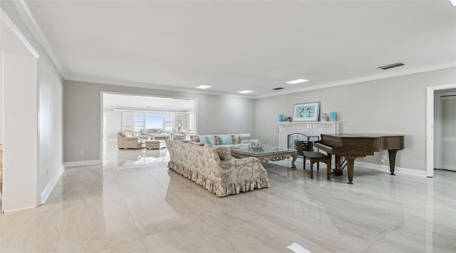 Belleair Beach, Florida 33786, 6 Bedroom Bedrooms, ,5 Bathroombathrooms,Residential,For Sale,Gulf,0,Mfrtb8542071