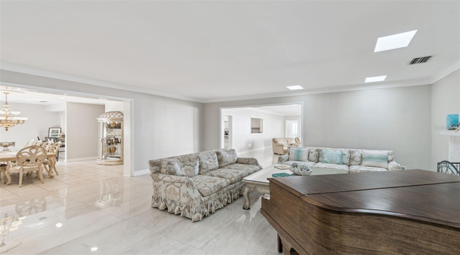 Belleair Beach, Florida 33786, 6 Bedroom Bedrooms, ,5 Bathroombathrooms,Residential,For Sale,Gulf,0,Mfrtb8542071