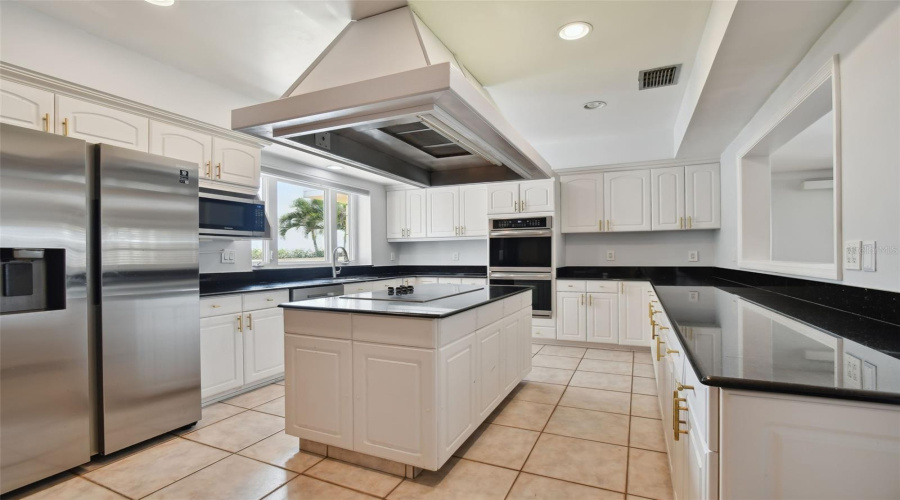 Belleair Beach, Florida 33786, 6 Bedroom Bedrooms, ,5 Bathroombathrooms,Residential,For Sale,Gulf,0,Mfrtb8542071