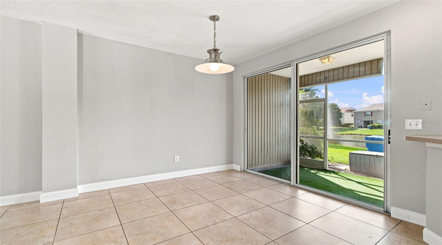 Tampa, Florida 33635, 2 Bedroom Bedrooms, ,1 Bathroombathrooms,Residential,For Sale,Country White,0,Mfrtb8542335