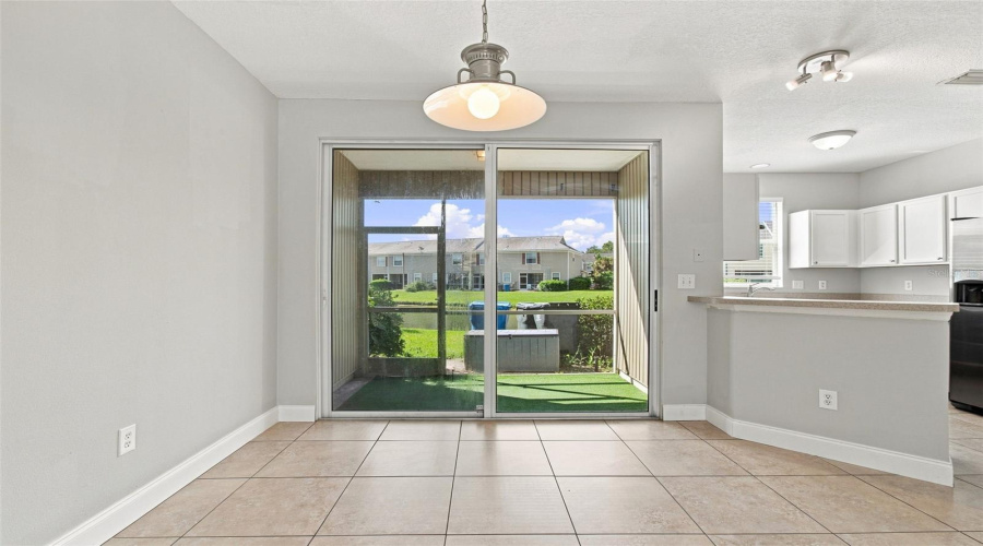 Tampa, Florida 33635, 2 Bedroom Bedrooms, ,1 Bathroombathrooms,Residential,For Sale,Country White,0,Mfrtb8542335