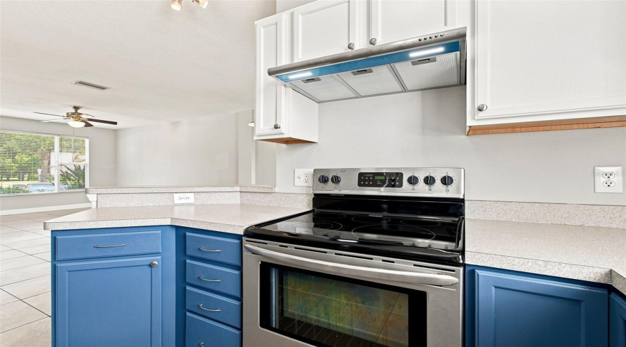 Tampa, Florida 33635, 2 Bedroom Bedrooms, ,1 Bathroombathrooms,Residential,For Sale,Country White,0,Mfrtb8542335