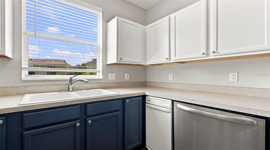Tampa, Florida 33635, 2 Bedroom Bedrooms, ,1 Bathroombathrooms,Residential,For Sale,Country White,0,Mfrtb8542335