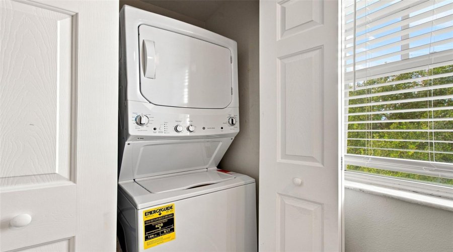 Tampa, Florida 33635, 2 Bedroom Bedrooms, ,1 Bathroombathrooms,Residential,For Sale,Country White,0,Mfrtb8542335