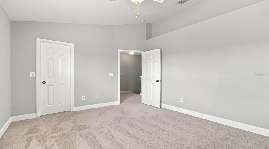 Tampa, Florida 33635, 2 Bedroom Bedrooms, ,1 Bathroombathrooms,Residential,For Sale,Country White,0,Mfrtb8542335