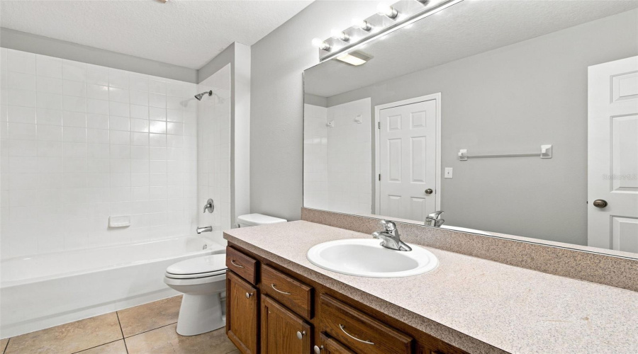 Tampa, Florida 33635, 2 Bedroom Bedrooms, ,1 Bathroombathrooms,Residential,For Sale,Country White,0,Mfrtb8542335