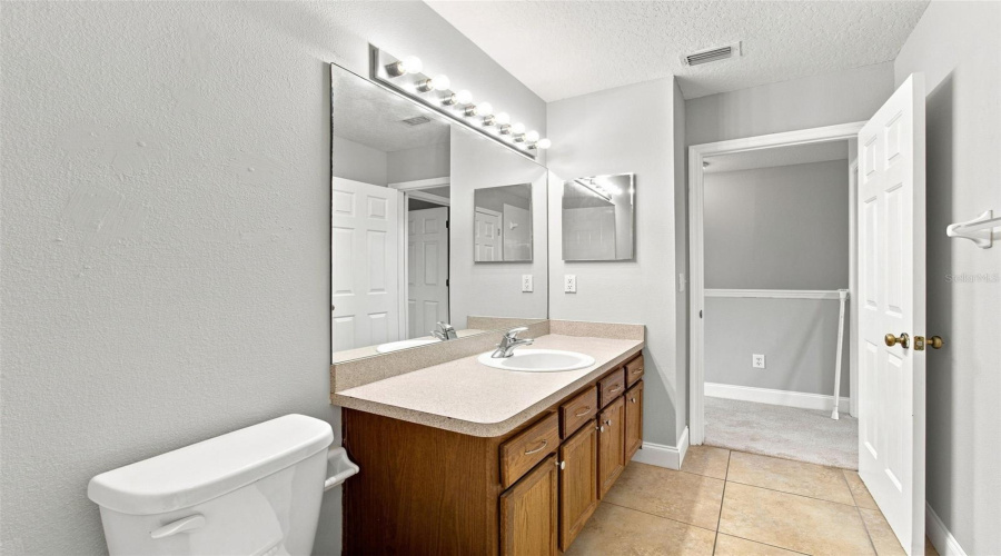 Tampa, Florida 33635, 2 Bedroom Bedrooms, ,1 Bathroombathrooms,Residential,For Sale,Country White,0,Mfrtb8542335