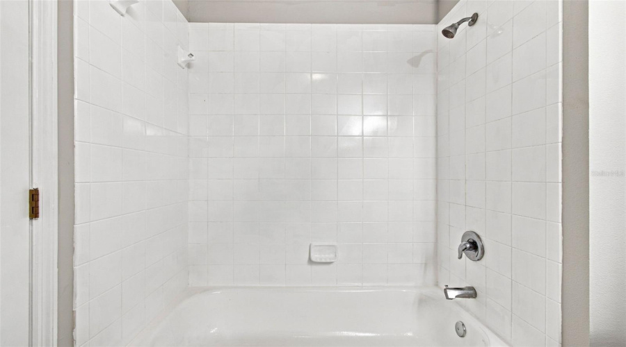 Tampa, Florida 33635, 2 Bedroom Bedrooms, ,1 Bathroombathrooms,Residential,For Sale,Country White,0,Mfrtb8542335
