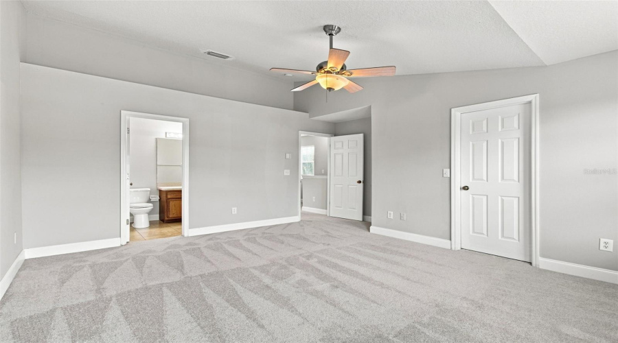 Tampa, Florida 33635, 2 Bedroom Bedrooms, ,1 Bathroombathrooms,Residential,For Sale,Country White,0,Mfrtb8542335