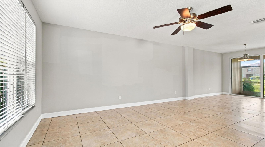 Tampa, Florida 33635, 2 Bedroom Bedrooms, ,1 Bathroombathrooms,Residential,For Sale,Country White,0,Mfrtb8542335