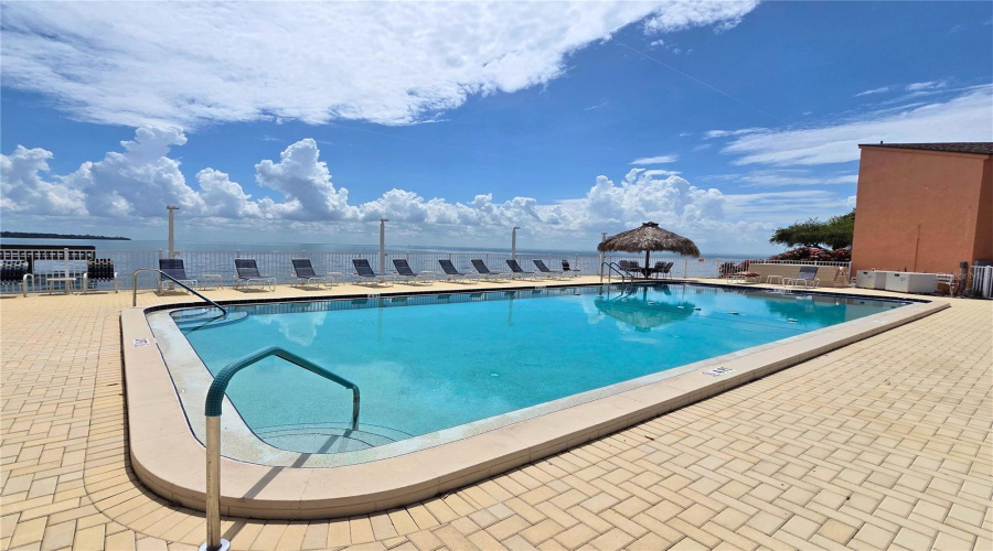 St Petersburg, Florida 33711, 2 Bedroom Bedrooms, ,2 Bathroombathrooms,Residential,For Sale,Sunshine Skyway,0,Mfrtb8541989