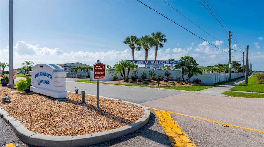Port Charlotte, Florida 33980, 2 Bedroom Bedrooms, ,2 Bathroombathrooms,Residential,For Sale,Kings,0,Mfrc7529954